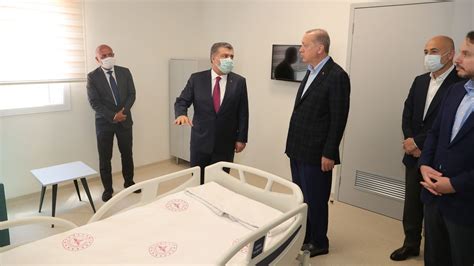Doç.Dr.İshak Şan hastaları ziyaret ederek yapımı devam eden hastaneyi inceledi Videolu Haber